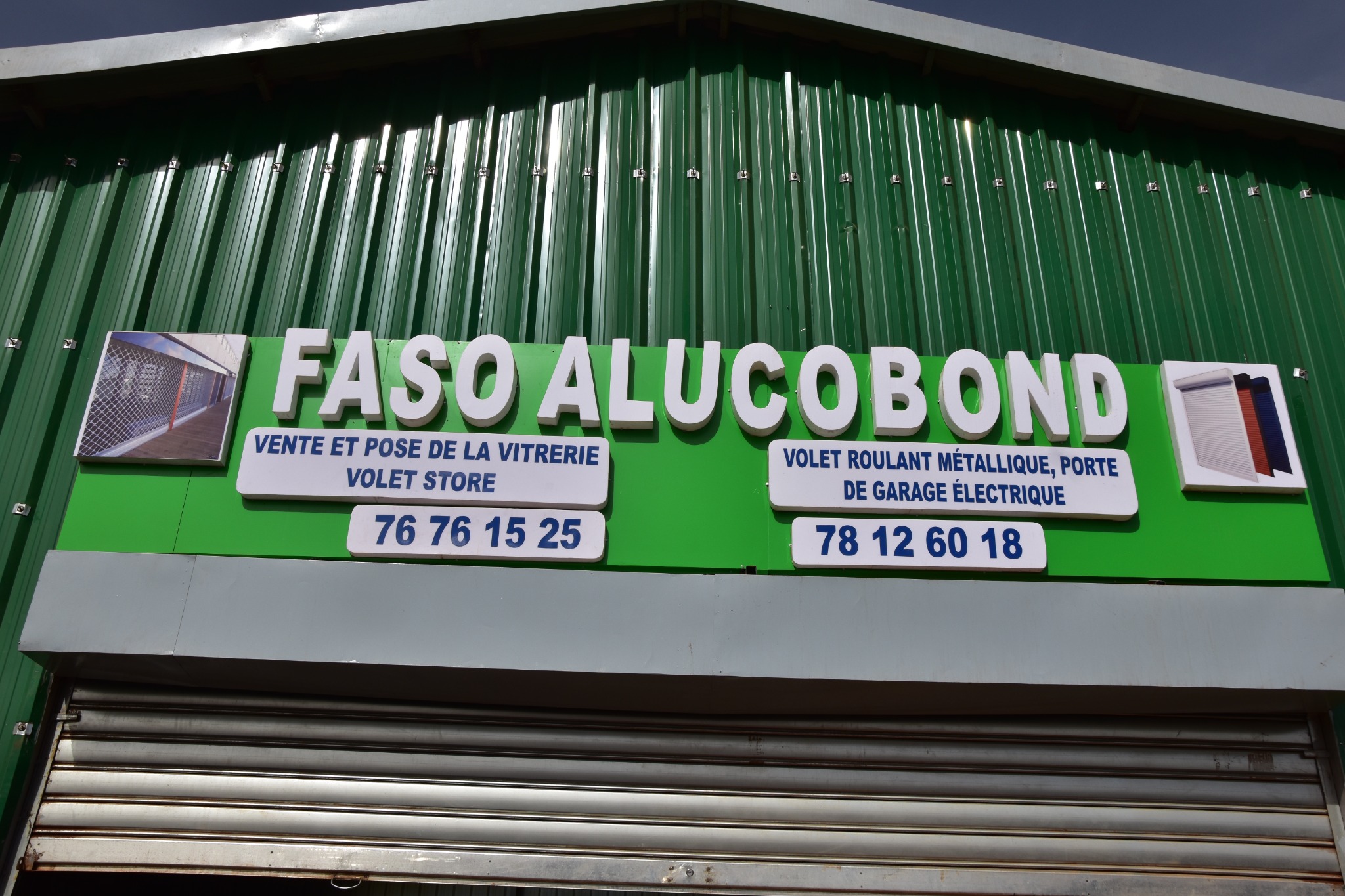 Une enseigne visible et professionnelle
