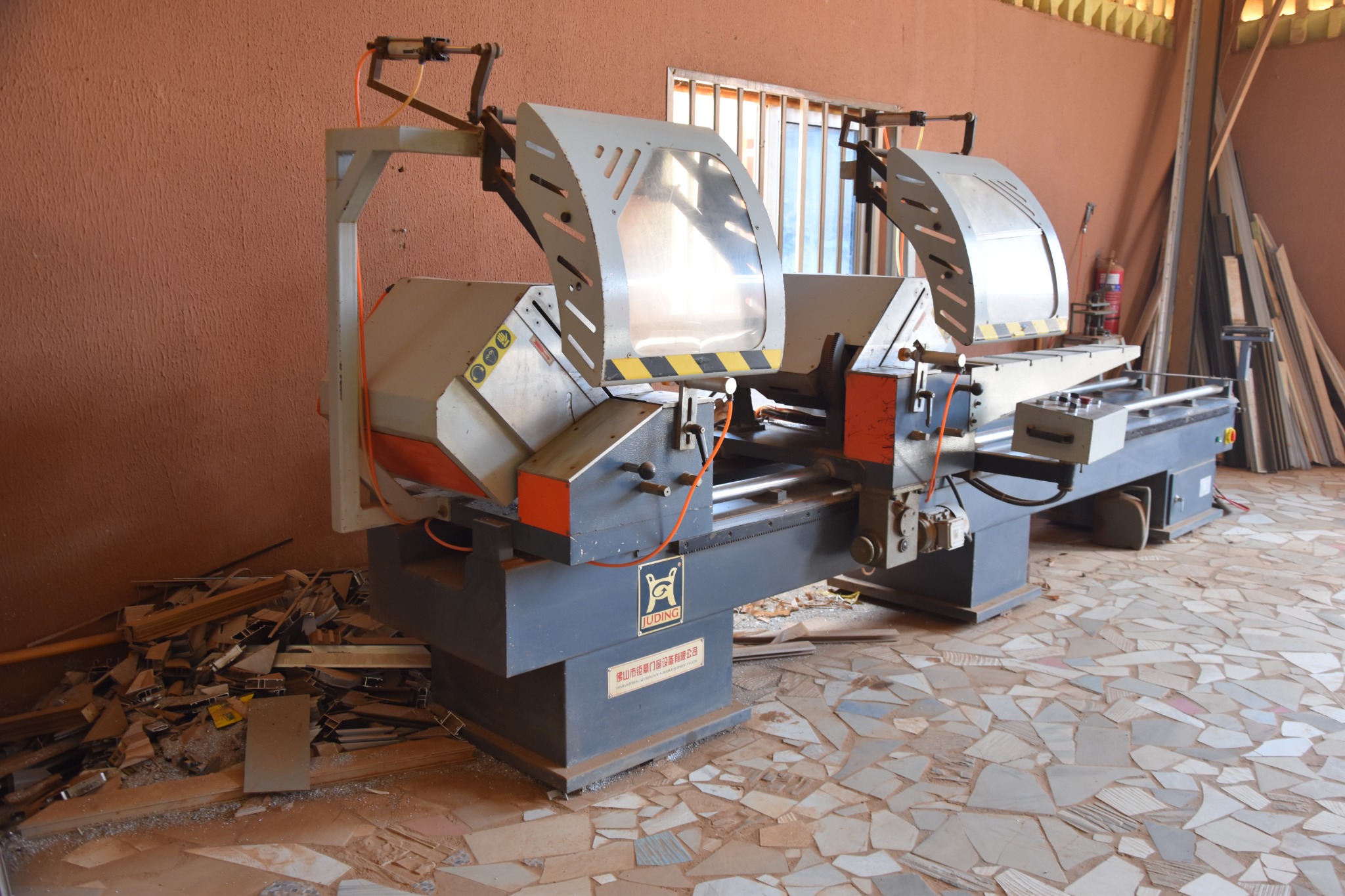 Machine de coupe à double tête