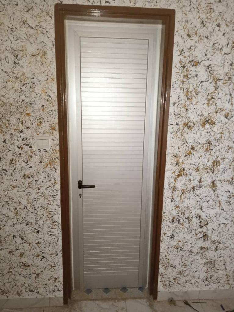 Porte aluminium blanche sur mesure