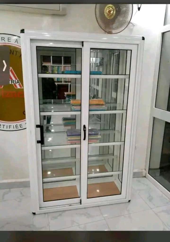 Armoire vitrée à double battant