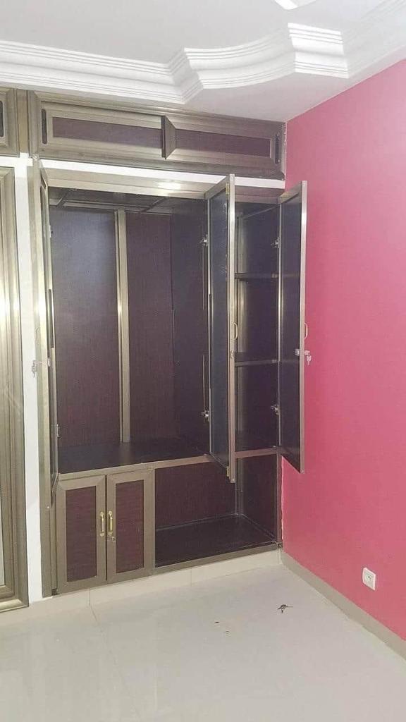 Dressing aluminium avec rangements intégrés
